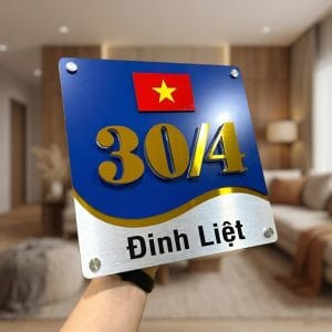 Alternative view of Biển số nhà có cờ Việt Nam. Nền Alu xanh và xước bạc BSN008