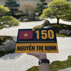 Biển số nhà mica họa tiết lá cờ