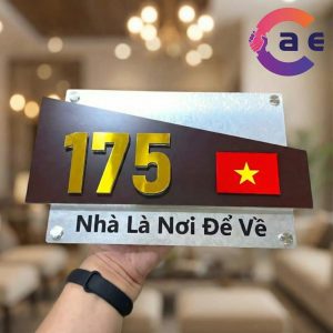 Biển số nhà có lá cờ Việt Nam. Nền Alcorest Vân đá trắng + Nâu, Số nổi 5mm + khắc lazer nội dung BSNALU201