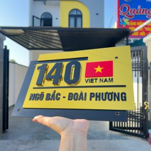 BIỂN SỐ NHÀ DECOR ẤN TƯỢNG. ALu gương + Mica đen bóng, Số nổi 10mm BSNALU401