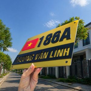 Alternative view of BIỂN SỐ NHÀ CÓ IN HÌNH LÁ CỜ VN. Chất liệu Alu Vàng Gương + MICA ĐEN NỔI 2MM. BSN010