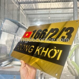 Alternative view of Bảng Số Nhà Alu Gương Chữ Nổi Kết Hợp Khắc Âm Bảng Tại Vĩnh Phúc