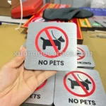 Biển Cấm Thú Nuôi Dành Cho Toà Nhà Chung Cư, Công Ty, Khu Vực Công Cộng - Chất Liệu Alu Bạc Xước In Uv Sắc Nét - Giao Hàng Nhanh Giá Tận Xưởng