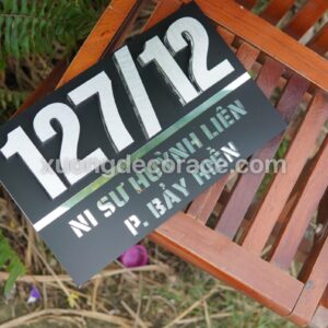 Biển Số Nhà Alu Đen Chữ Nổi Bạc Xước Cao Cấp – Thiết Kế Hiện Đại, Sang Trọng Cho Mọi Công Trình Nhà Phố Villa Tại Cà Mau