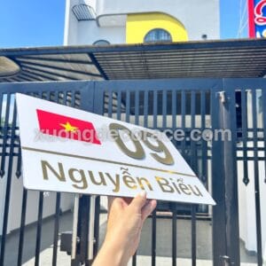 Biển Số Nhà Alu Gương In Uv Số Nổi 3Mm -Bền Bỉ Dưới Mọi Thời Tiết, Sáng Bóng Mãi Với Thời Gian - Miễn Phí Thiết Kế Giao Hàng Toàn Quốc | Ace Decor