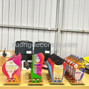 Quà Tặng Cúp Gỗ Tốt Nghiệp In Theo Yêu Cầu. Món Quà Cổ Vũ Đầy Ý Nghĩa Dành Cho Bé. Cam Kết Chất Lượng Gỗ Tự Nhiên Cao Cấp