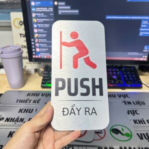Alternative view of Giải Pháp Nhắc Nhở Khách Hàng Tinh Tế Với Biển Báo \"Push\" Chất Liệu Alu/Mica Chống Phai Màu
