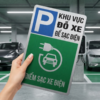 Biển Chỉ Dẫn Điểm Sạc Xe Điện Cao Cấp | Biển Báo Khu Vực Đỗ Xe Sạc Pin Đạt Chuẩn