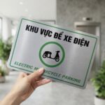 Biển Báo Khu Vực Để Xe Điện Alu Bạc Xước In Uv Chống Xước Bền Bỉ, Giá Tốt