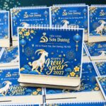 Lịch Để Bàn Thân Gỗ In Logo Doanh Nghiệp Theo Yêu Cầu